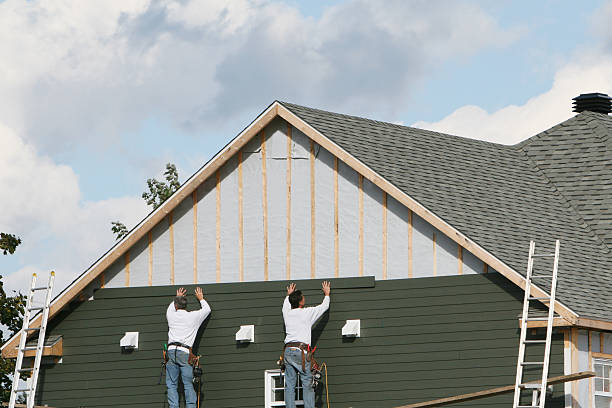 Professional Siding technician working in Shiloh, IL